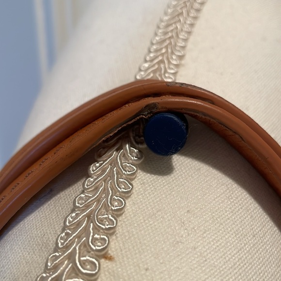 Tory Burch handbag - can stay open or snapped in on both sides - Picture 6 of 6